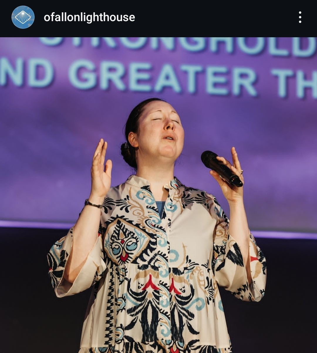 Church Worship – photo 2