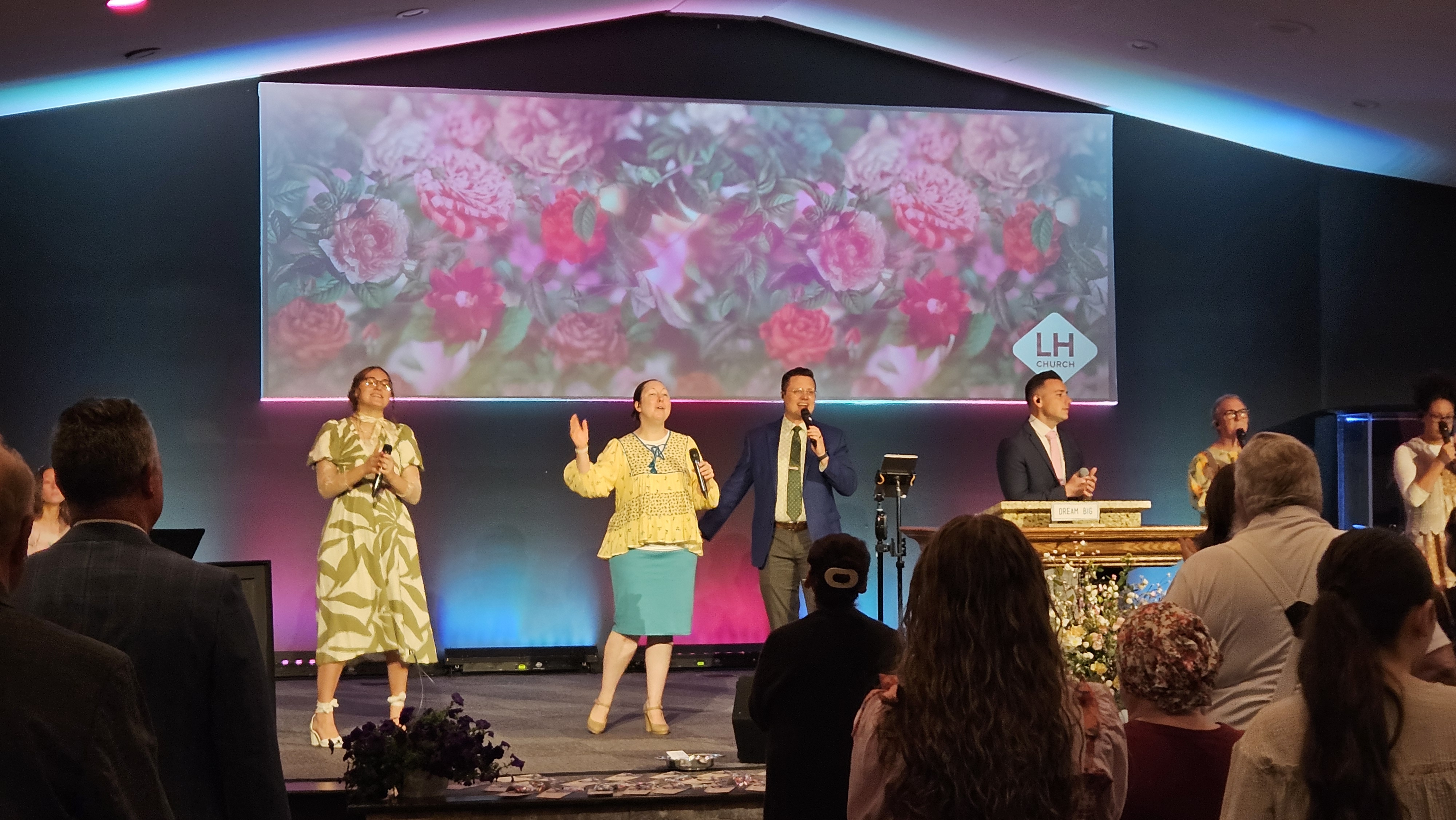 Church Worship – photo 5